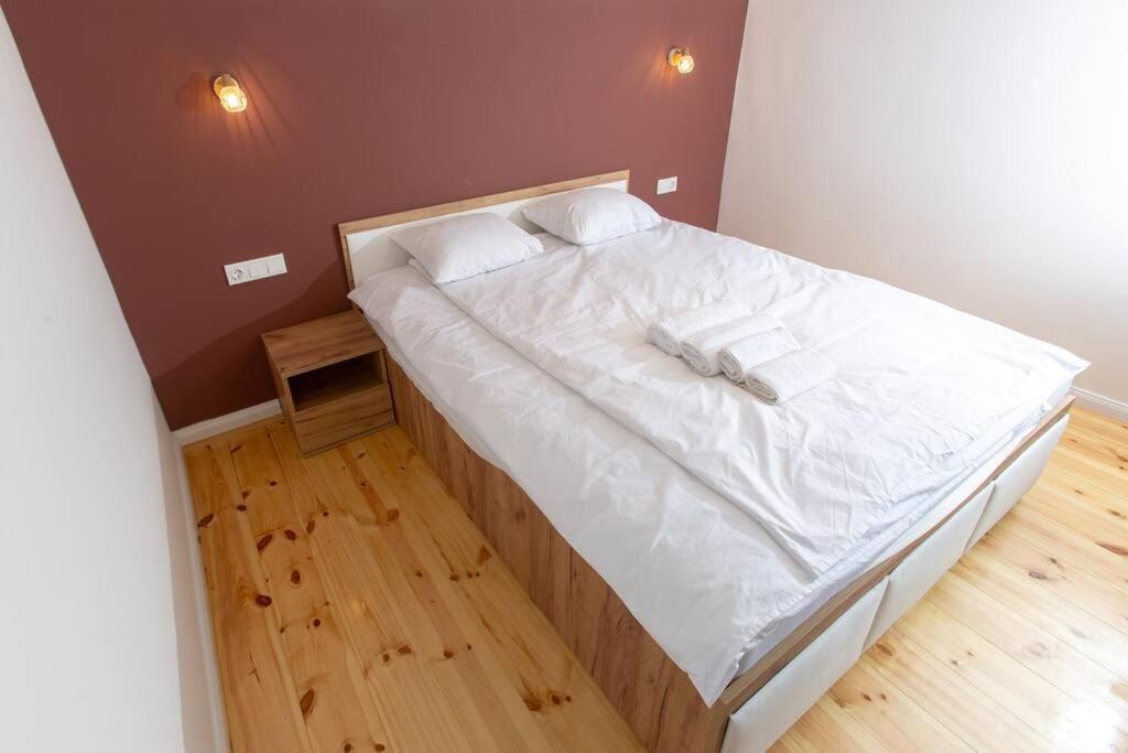 Downtown Serenity - Geraldine Apartment