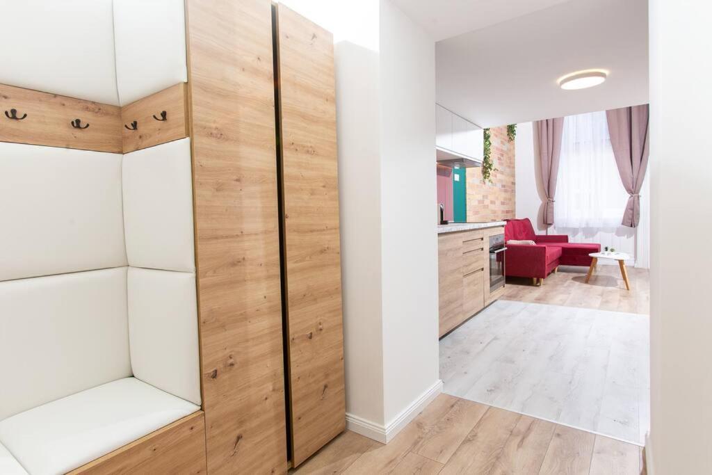 Downtown Serenity - Geraldine Apartment